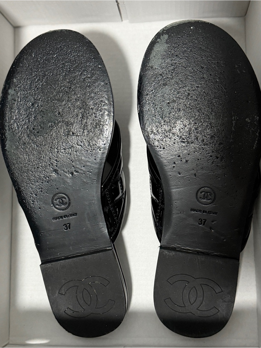 CHANEL Black Quilted Patent Leather Slide Sandals - Picture 2 of 12